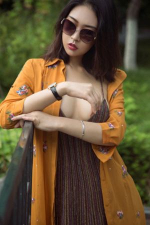 饥饿漂亮的女邻居3伦理