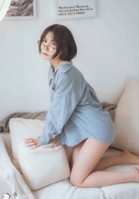 公3人上面2人下电影