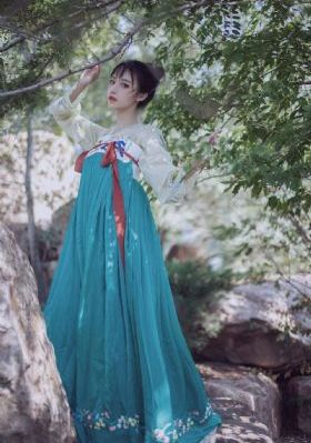 丰满寂寞的少妇老师